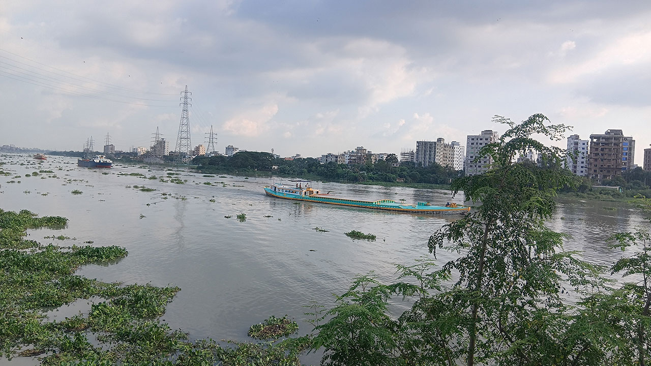 শ্রাবণের পড়ন্ত বিকেলে বুড়িগঙ্গা
