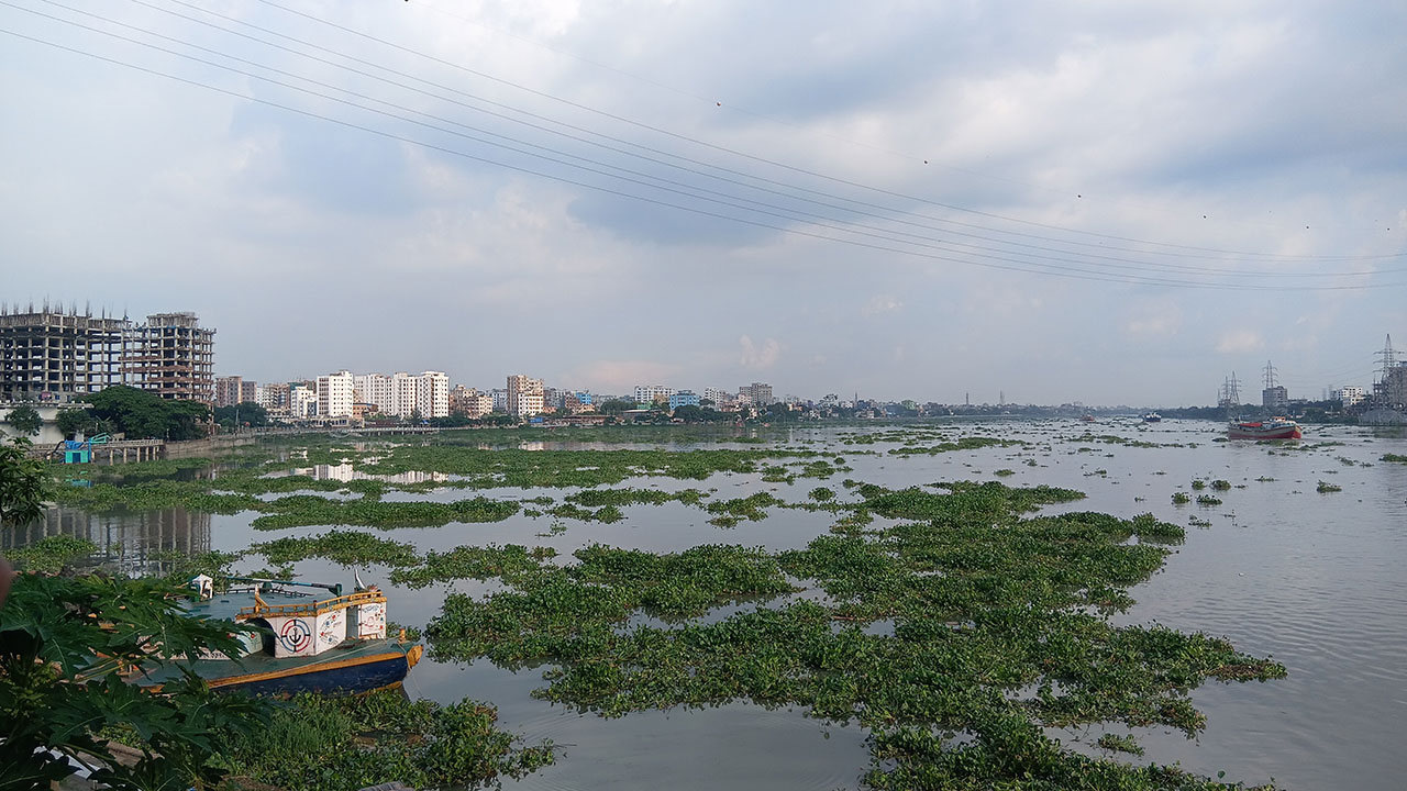 শ্রাবণের পড়ন্ত বিকেলে বুড়িগঙ্গা